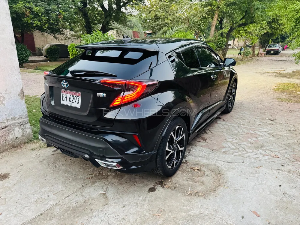 Toyota C-HR 2017 for Sale in Lahore Image-1