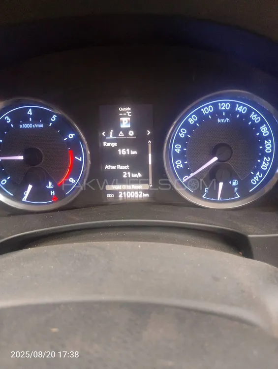 Toyota Corolla 2016 for Sale in Karachi Image-1