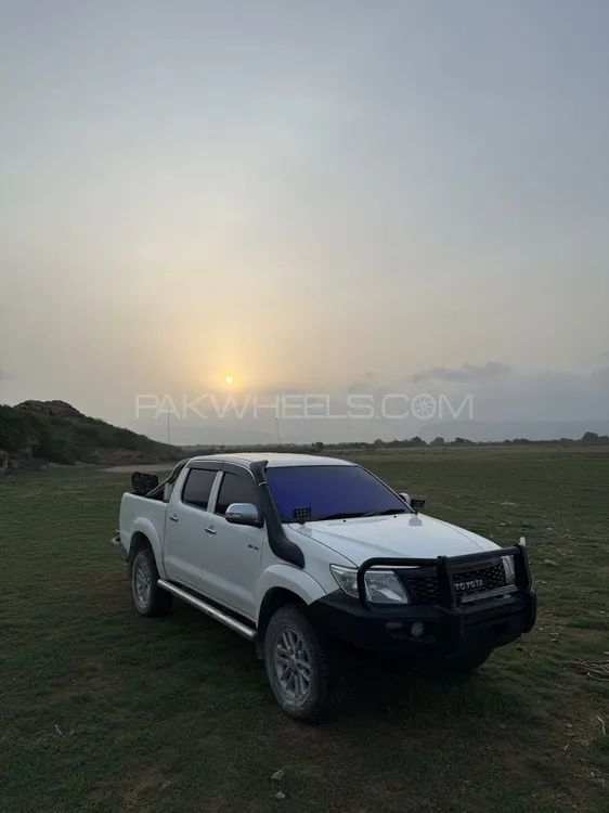 Toyota Hilux 2011 for Sale in Karachi Image-1