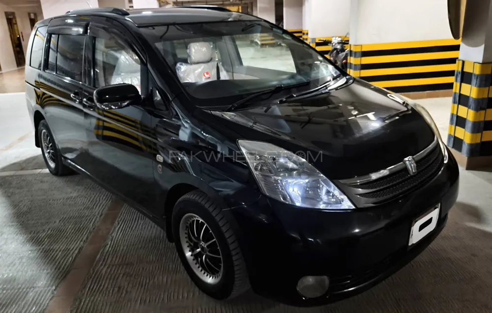 Toyota ISIS 2007 for Sale in Karachi Image-1
