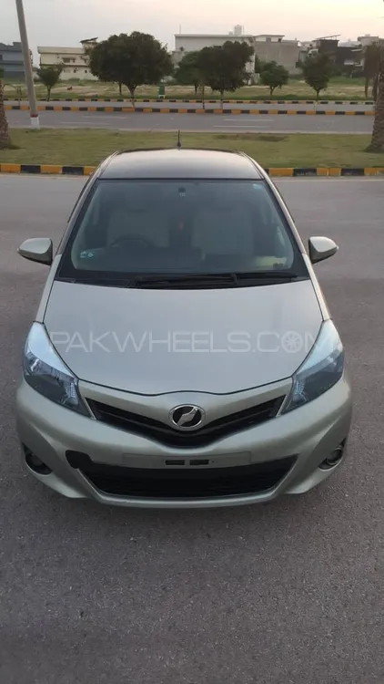 Toyota Vitz 2012 for Sale in Islamabad Image-1