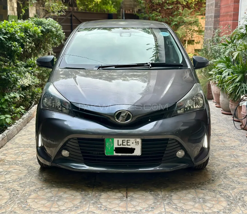 Toyota Vitz 2015 for Sale in Faisalabad Image-1