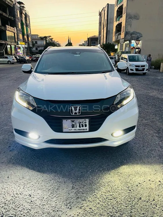 Honda Vezel 2015 for Sale in Islamabad Image-1