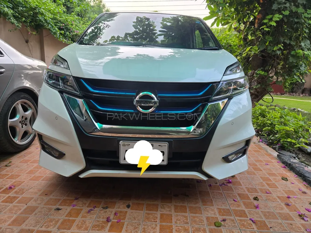 Nissan Serena 2018 for Sale in Lahore Image-1