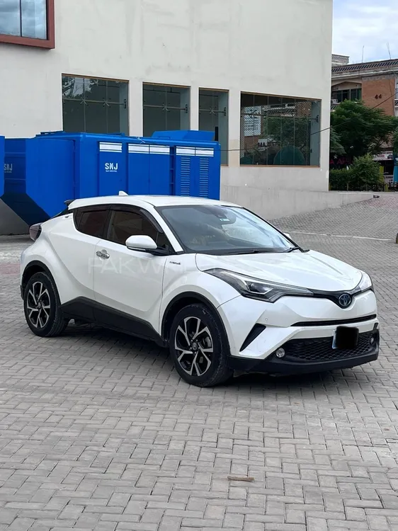 Toyota C-HR 2017 for Sale in Islamabad Image-1