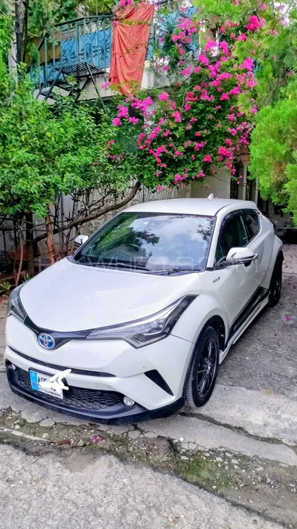 Toyota C-HR 2017 for Sale in Islamabad Image-1