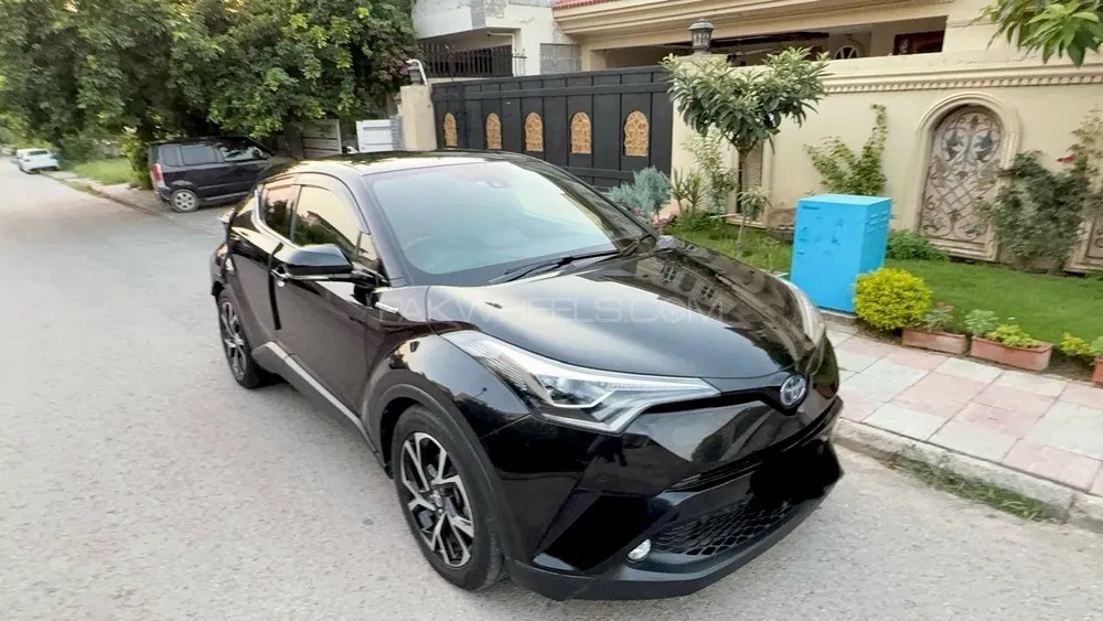 Toyota C-HR 2018 for Sale in Islamabad Image-1