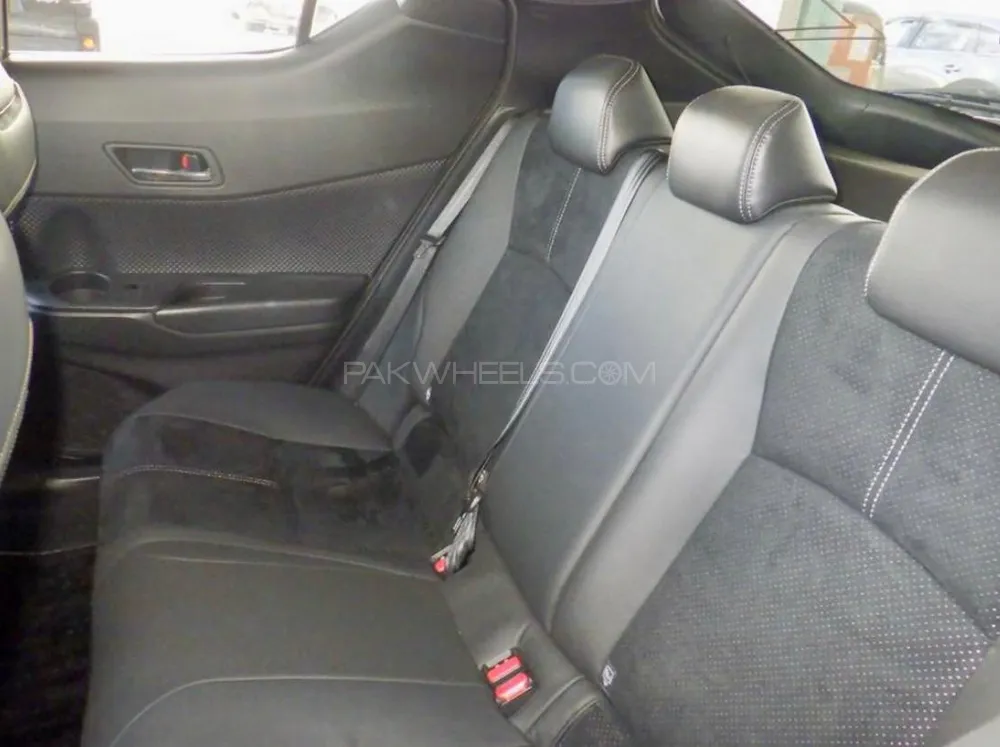 Toyota C-HR 2019 for Sale in Karachi Toyota C-HR 2019 for Sale in Karachi Image-6