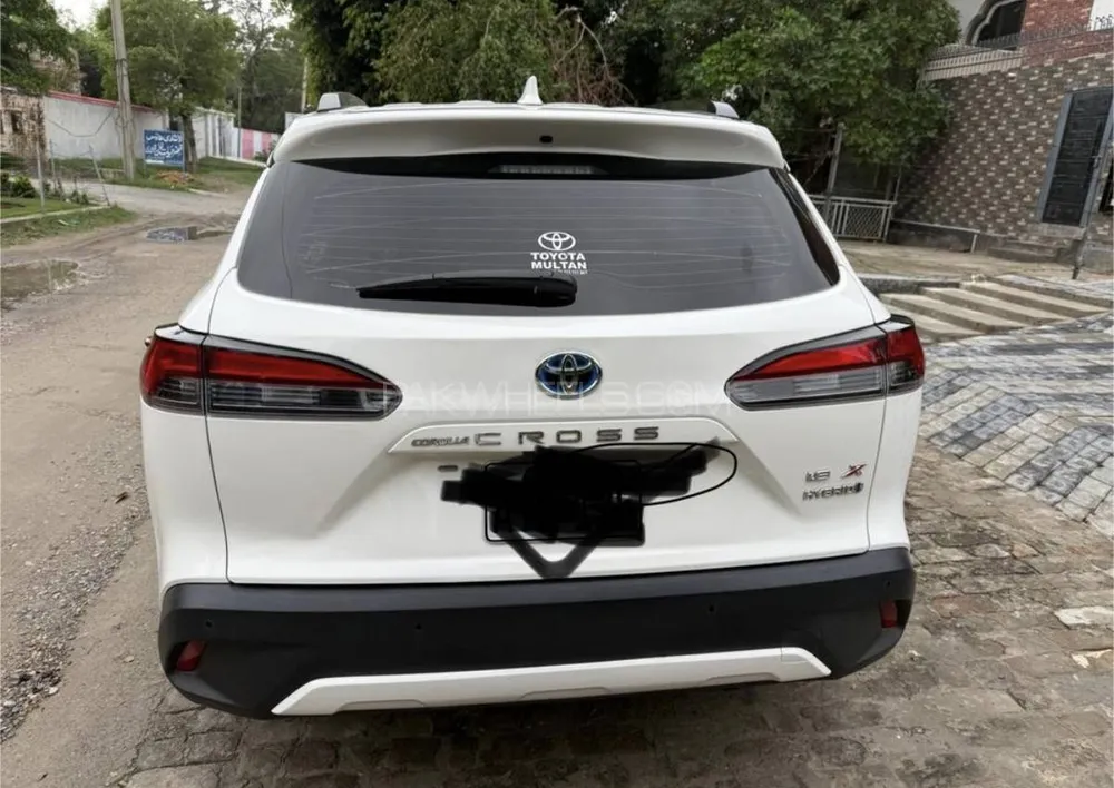 Toyota Corolla Cross 2024 for Sale in Lahore Toyota Corolla Cross 2024 for Sale in Lahore Image-4
