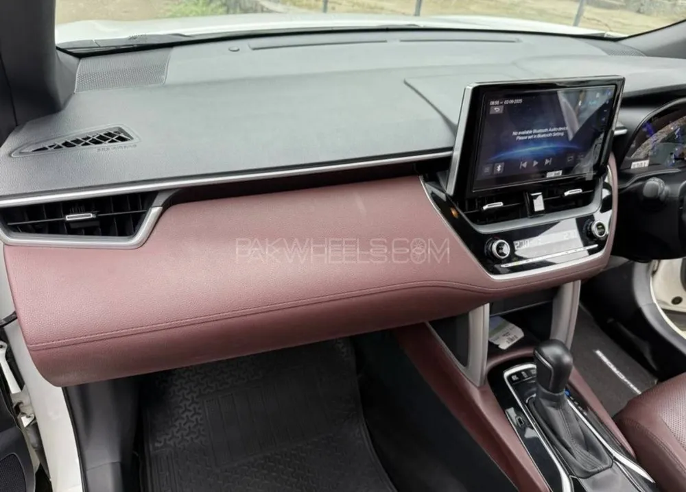Toyota Corolla Cross 2024 for Sale in Lahore Toyota Corolla Cross 2024 for Sale in Lahore Image-6