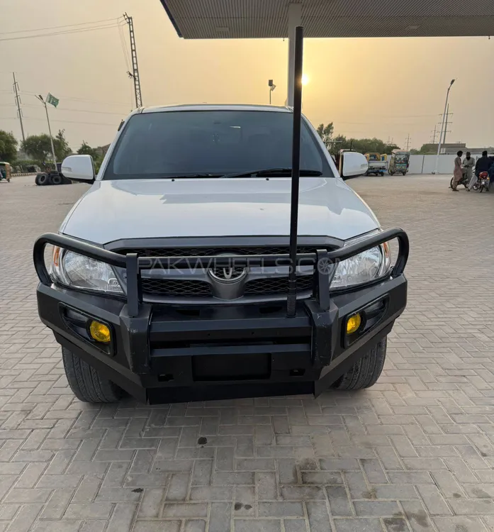 Toyota Hilux 2007 for Sale in Tando Muhammad Khan Image-1