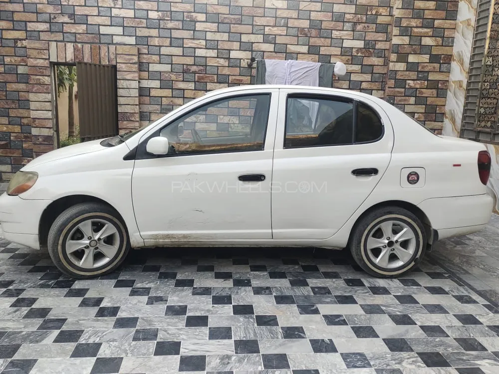 Toyota Platz 2001 for Sale in Islamabad Image-1