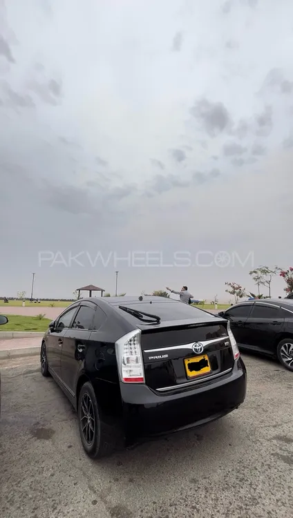 Toyota Prius 2011 for Sale in Karachi Image-1