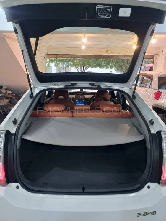 Toyota Prius 2011 for Sale in Karachi Toyota Prius 2011 for Sale in Karachi Image-18