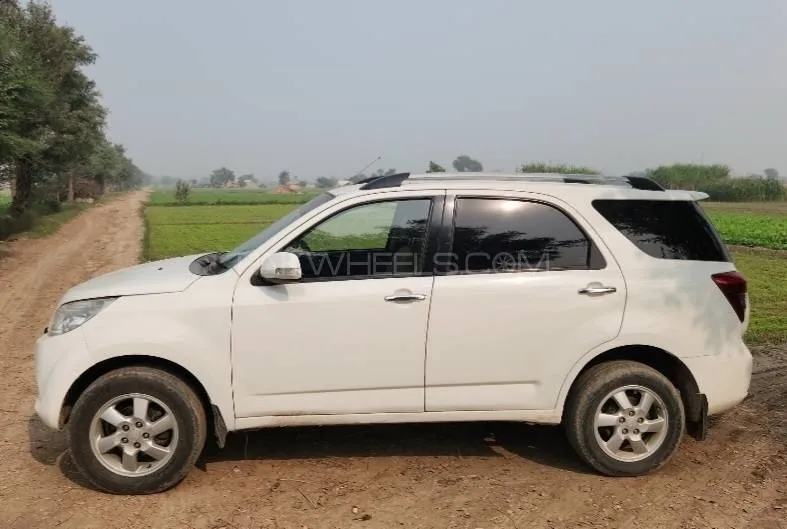 Toyota Rush 2010 for Sale in Islamabad Image-1