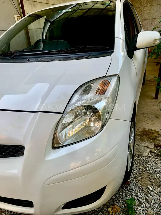 Toyota Vitz 2010 for Sale in Mardan Image-1