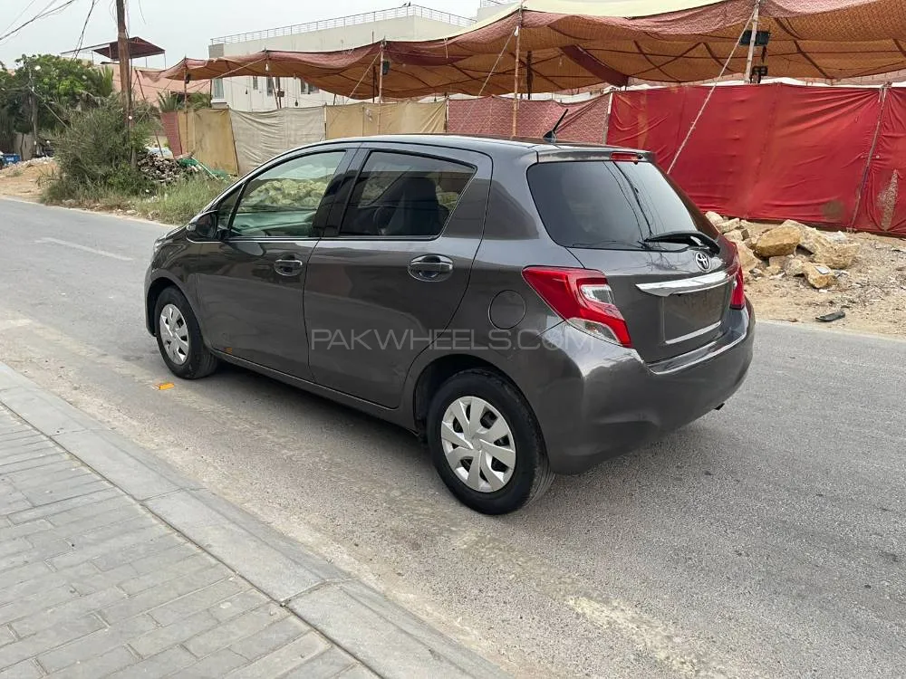 Toyota Vitz 2014 for Sale in Karachi Image-1