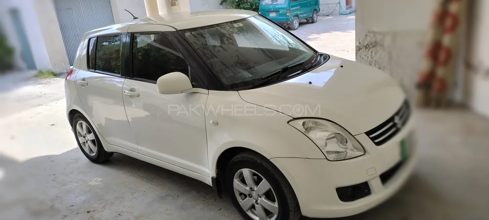 Suzuki Swift 2015 for Sale in Islamabad Image-1