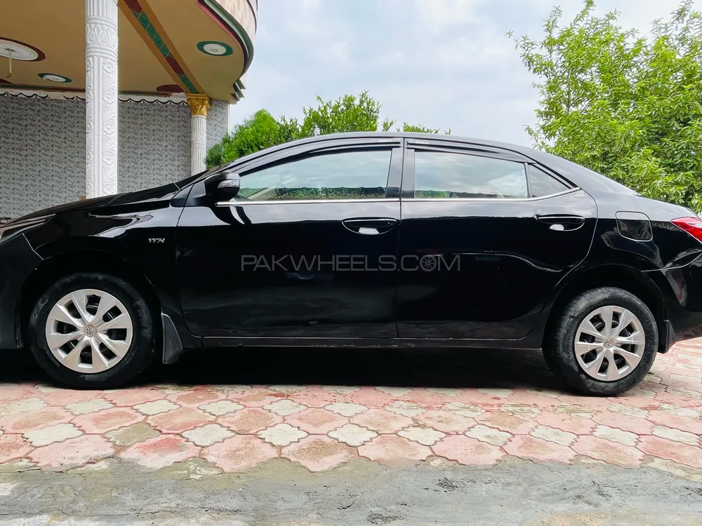 Toyota Corolla 2015 for Sale in Phalia Image-1
