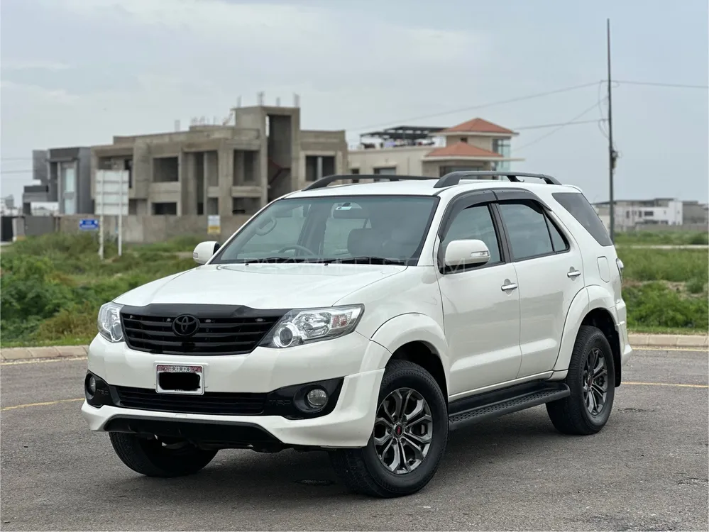 Toyota Fortuner 2013 for Sale in Karachi Image-1