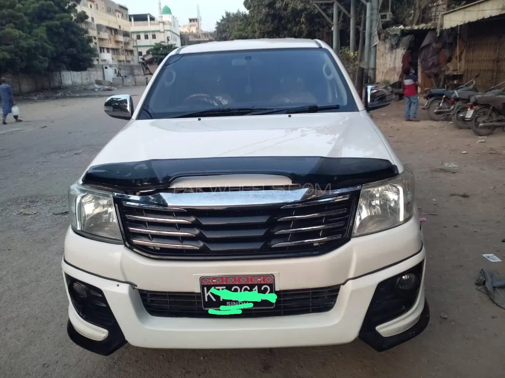 Toyota Hilux 2013 for Sale in Karachi Image-1