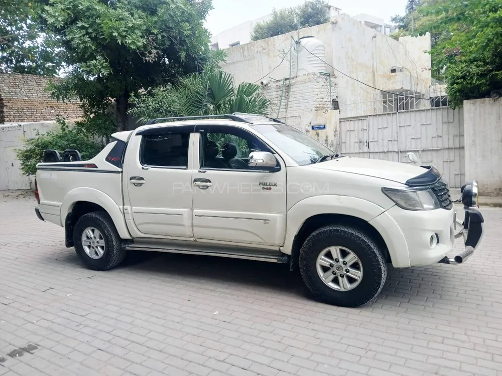 Toyota Hilux 2012 for Sale in Peshawar Toyota Hilux 2012 for Sale in Peshawar Image-12