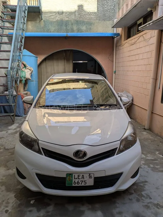 Toyota Vitz 2012 for Sale in Dera ismail khan Image-1