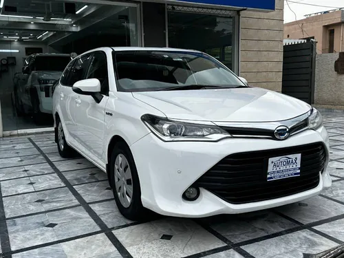 Toyota Corolla Fielder Hybrid 2015
