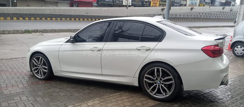بی ایم ڈبلیو 3 سیریز 2017 for Sale in لاہور بی ایم ڈبلیو 3 سیریز 2017 for Sale in لاہور Image-3