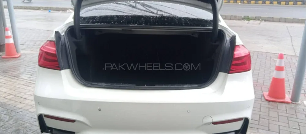 بی ایم ڈبلیو 3 سیریز 2017 for Sale in لاہور بی ایم ڈبلیو 3 سیریز 2017 for Sale in لاہور Image-11