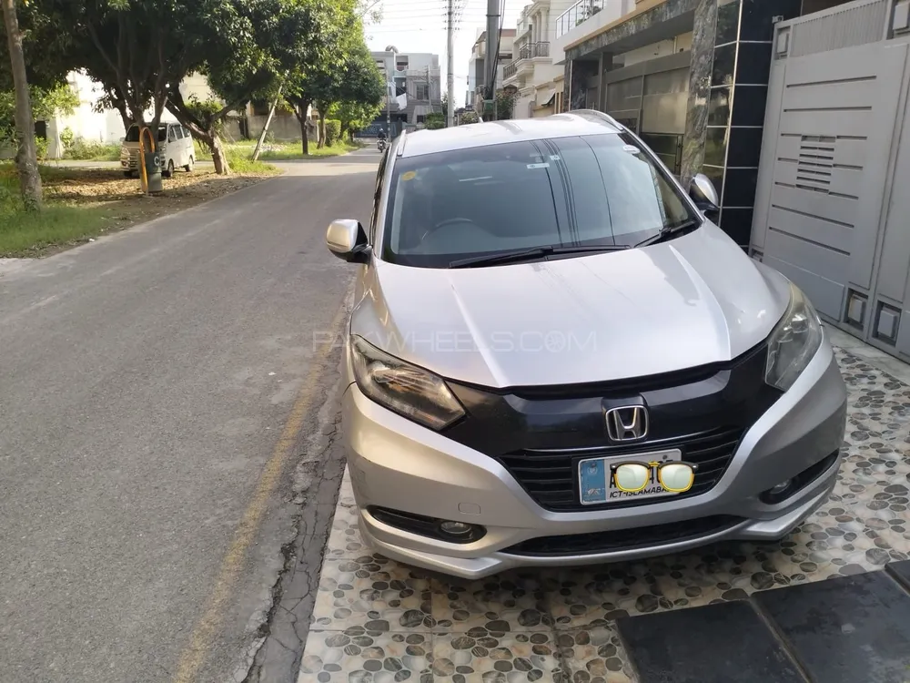Honda Vezel 2015 for Sale in Islamabad Image-1