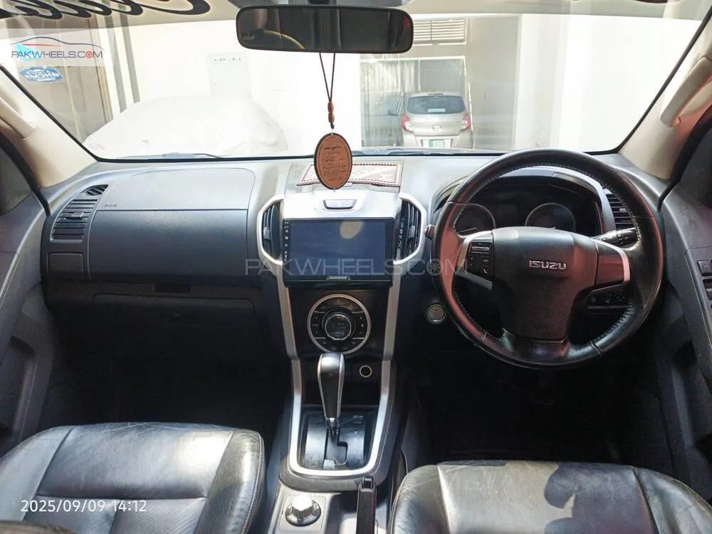 Isuzu D-Max 2019 for Sale in Multan Isuzu D-Max 2019 for Sale in Multan Image-10
