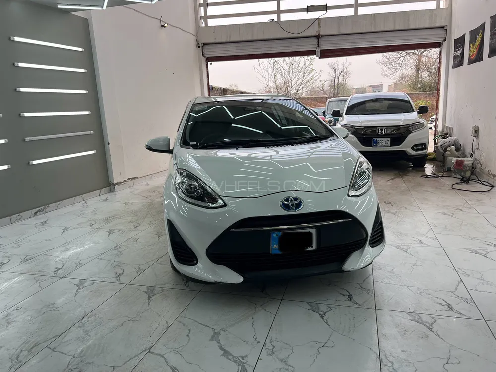 Toyota Aqua 2018 for Sale in Peshawar Image-1