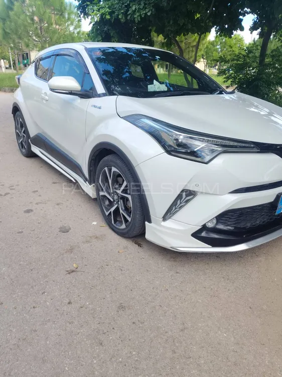 Toyota C-HR 2017 for Sale in Islamabad Image-1