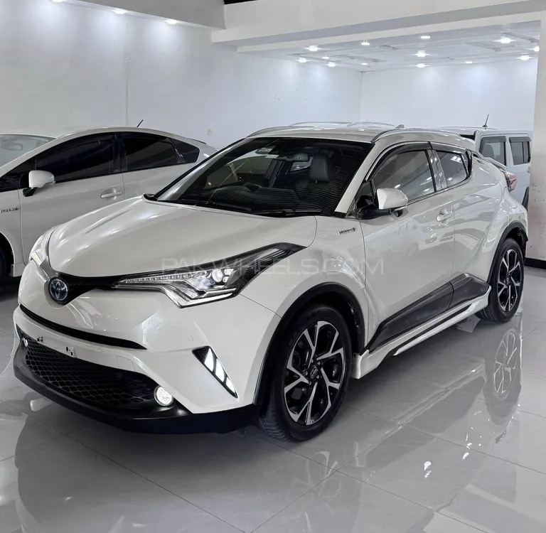 Toyota C-HR 2017 for Sale in Islamabad Image-1