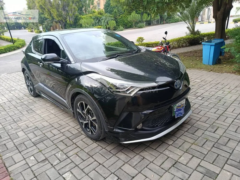 Toyota C-HR 2018 for Sale in Islamabad Toyota C-HR 2018 for Sale in Islamabad Image-2