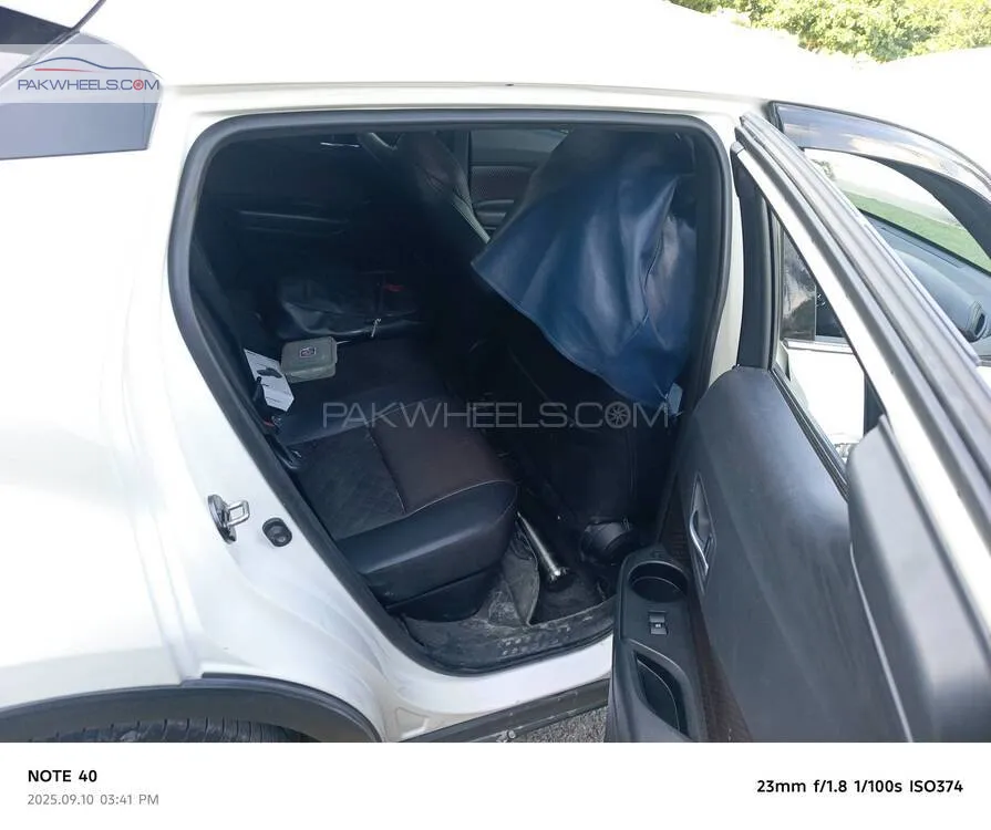 Toyota C-HR 2018 for Sale in Islamabad Toyota C-HR 2018 for Sale in Islamabad Image-12