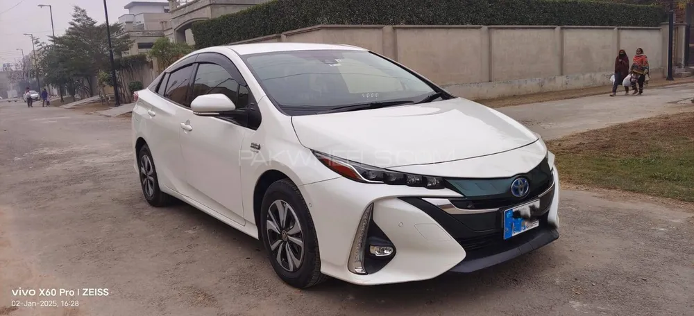 Toyota Prius 2018 for Sale in Risalpur Image-1