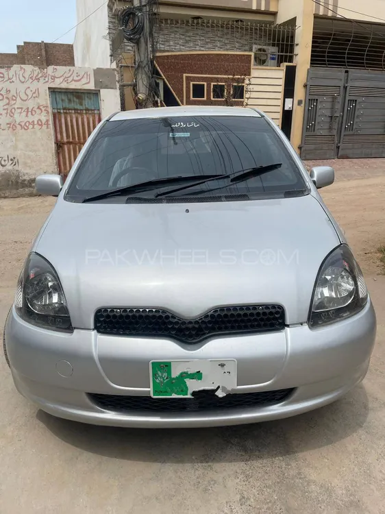 Toyota Vitz 2003 for Sale in Muzaffar Gargh Image-1