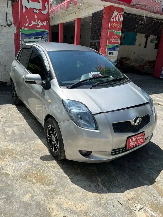 Toyota Vitz 2005 for Sale in Charsadda Image-1