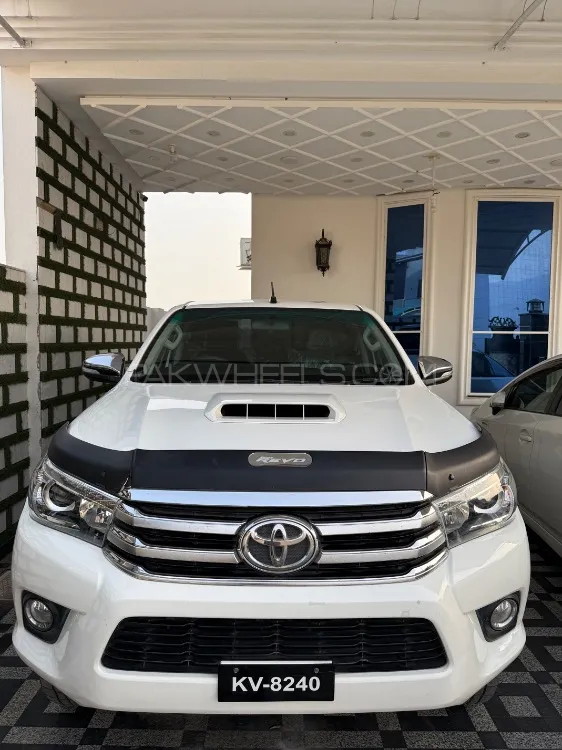 Toyota Hilux 2017 for Sale in Faisalabad Image-1