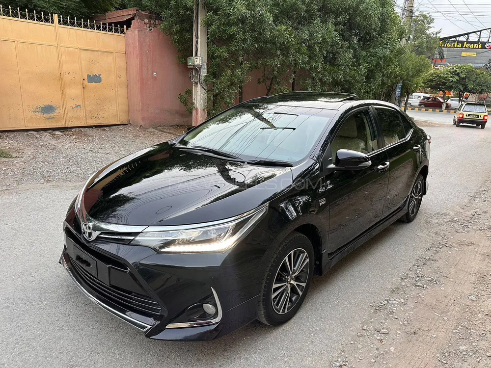 Toyota Corolla 2017 for Sale in Peshawar Image-1