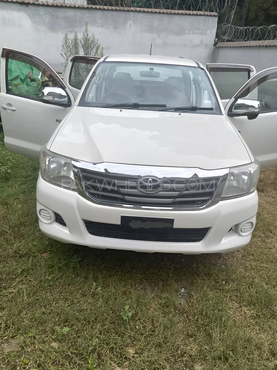 Toyota Hilux 2016 for Sale in Islamabad Image-1
