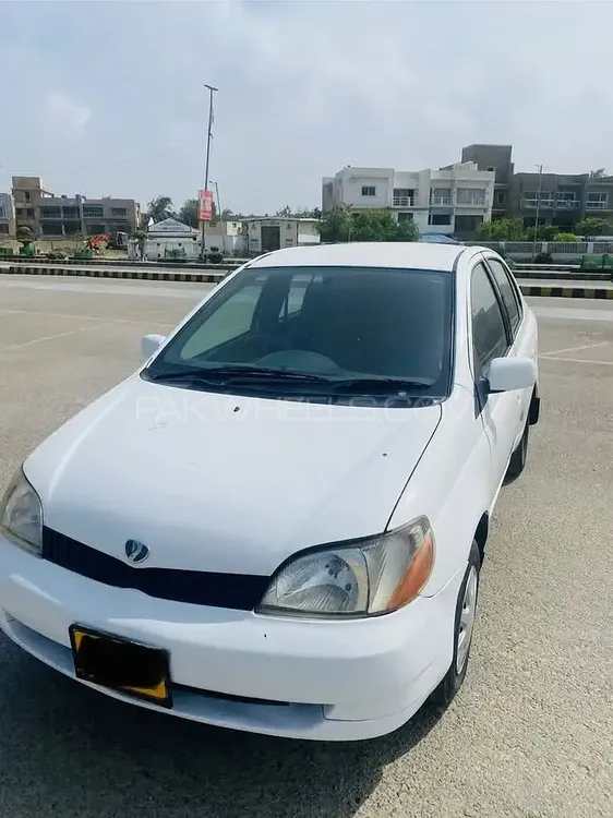 Toyota Platz 2002 for Sale in Karachi Image-1
