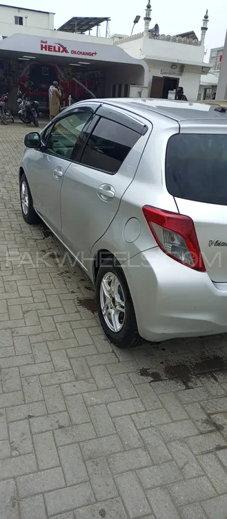 Toyota Vitz 2011 for Sale in Karachi Image-1