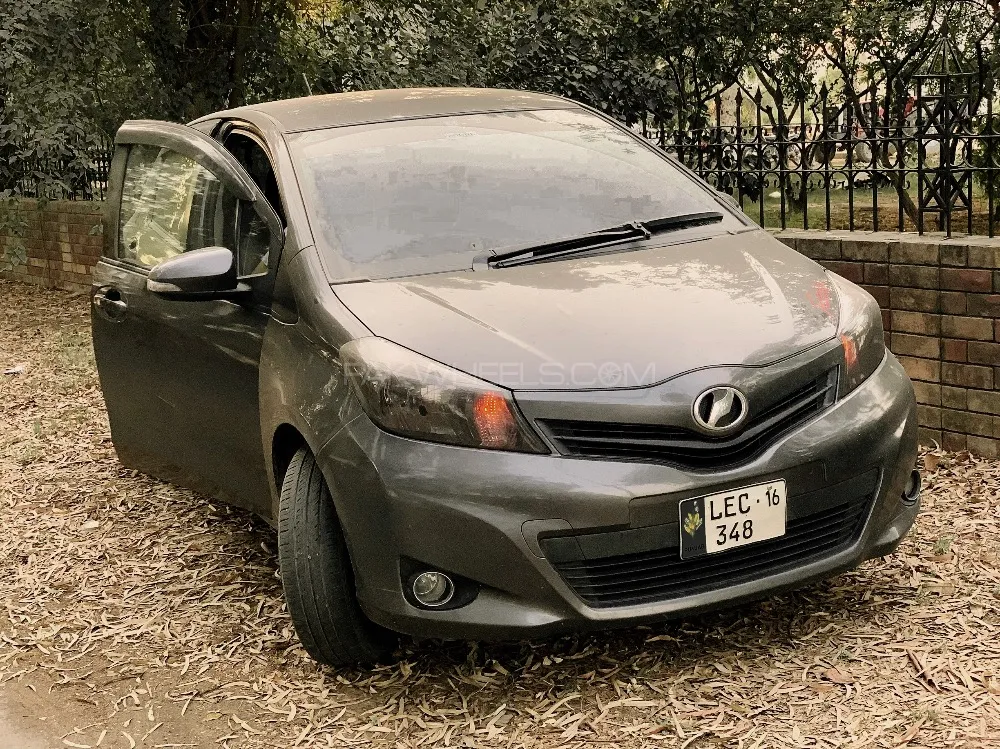 Toyota Vitz 2016 for Sale in Lahore Image-1