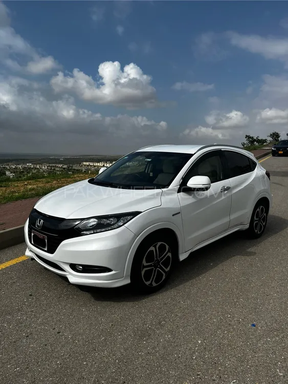 Honda Vezel 2015 for Sale in Karachi Image-1