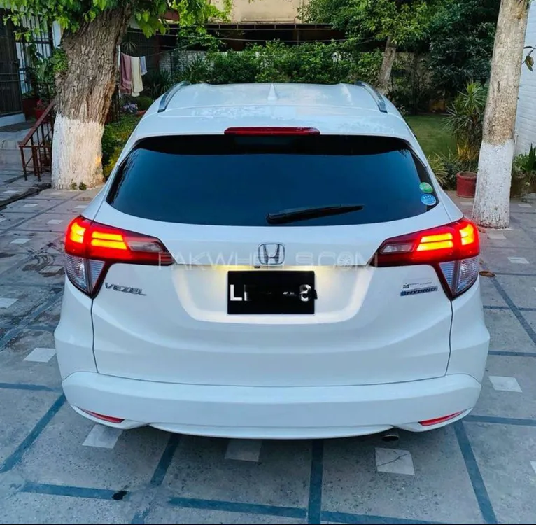 Honda Vezel 2016 for Sale in Peshawar Image-1