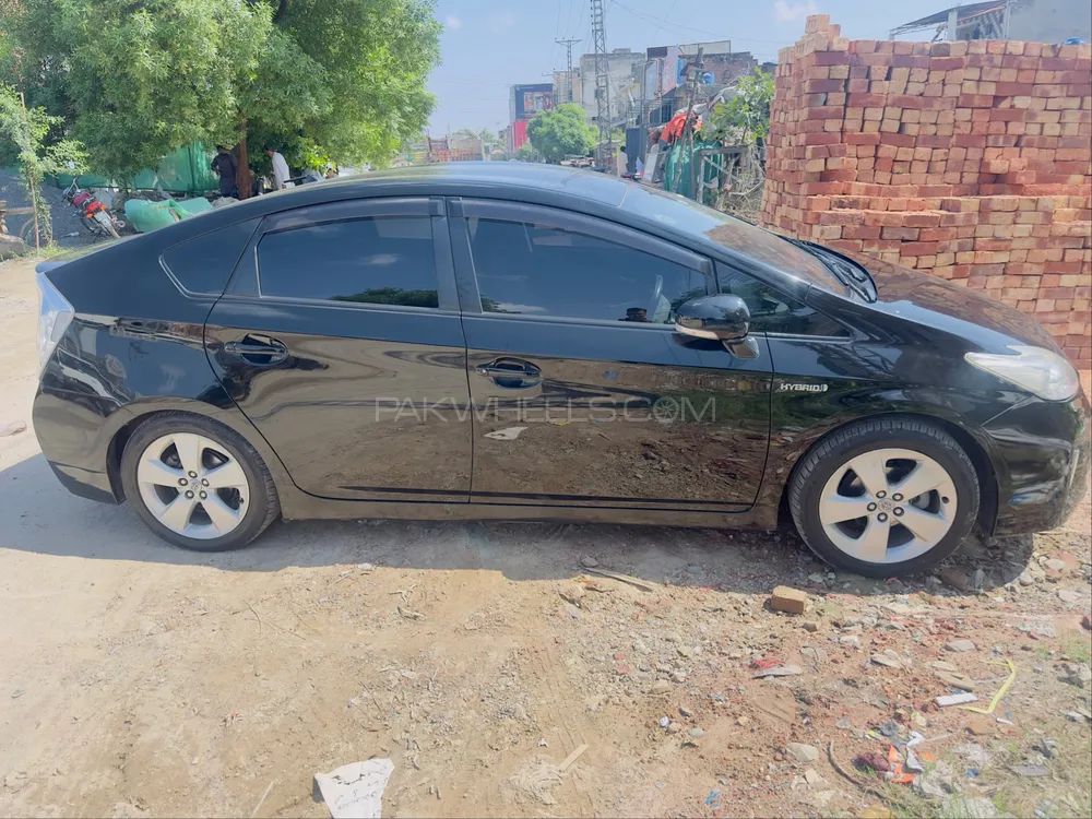 Toyota Prius 2013 for Sale in Lahore Image-1