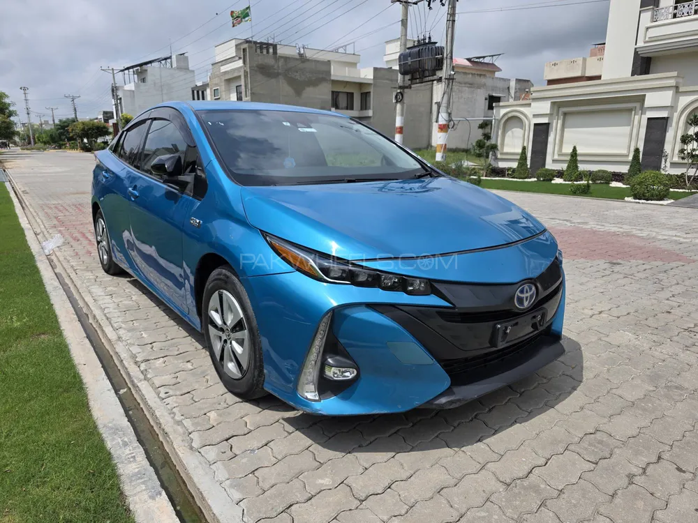 Toyota Prius 2017 for Sale in Lahore Image-1